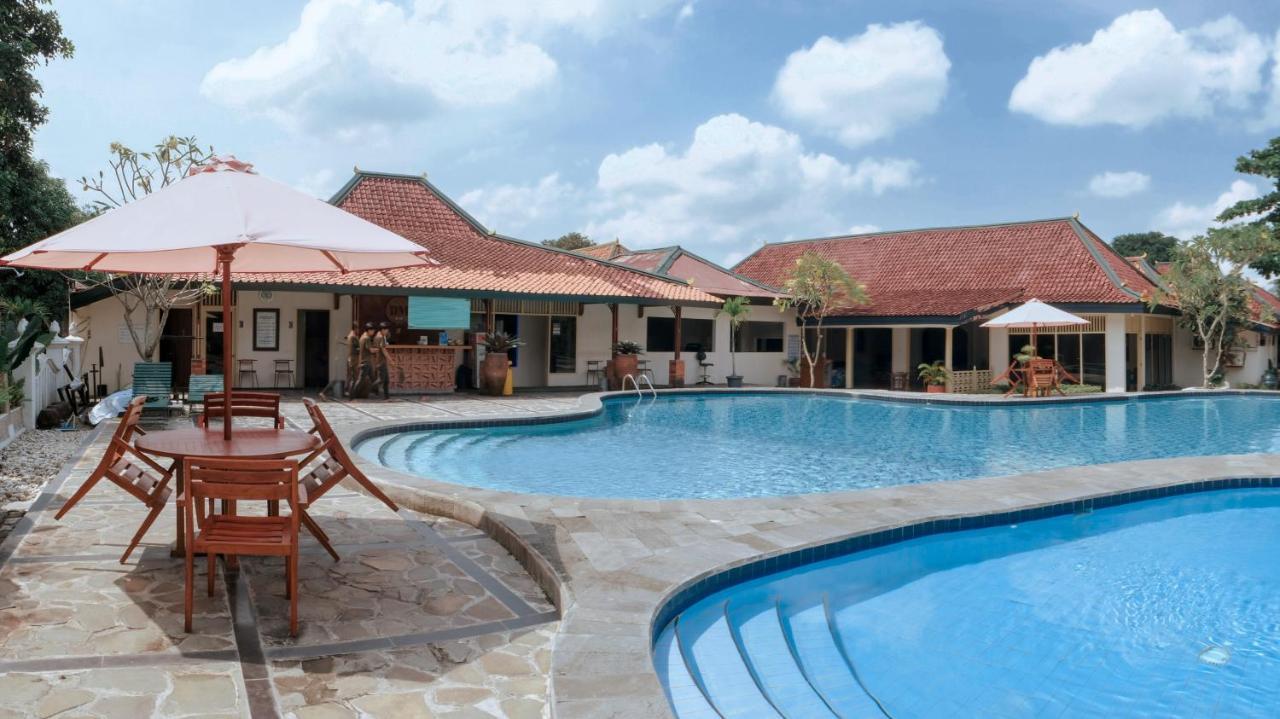 Royal Brongto Hotel Jogjacarta Exterior foto