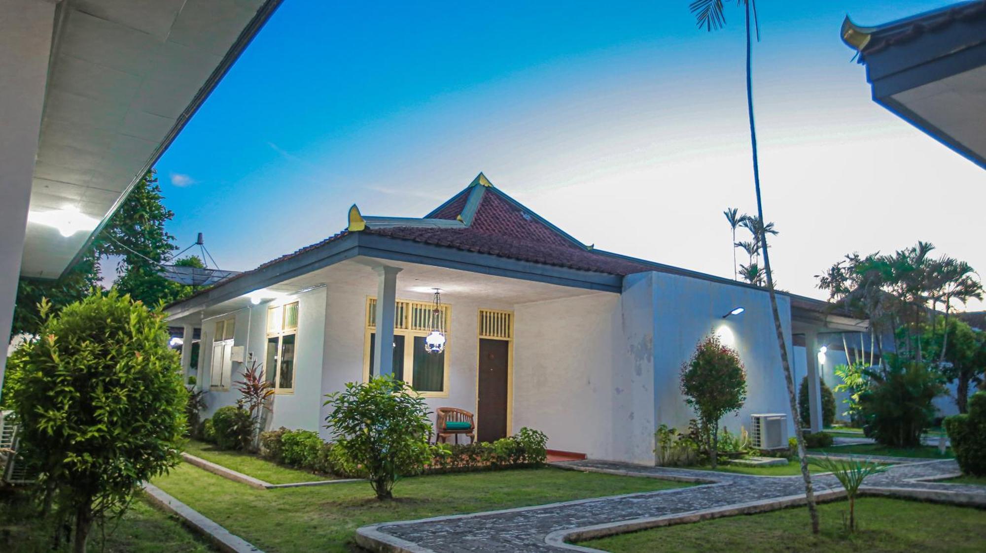 Royal Brongto Hotel Jogjacarta Exterior foto
