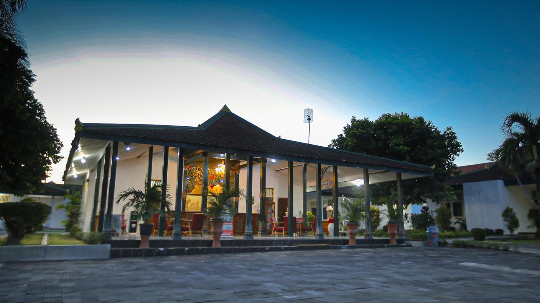 Royal Brongto Hotel Jogjacarta Exterior foto