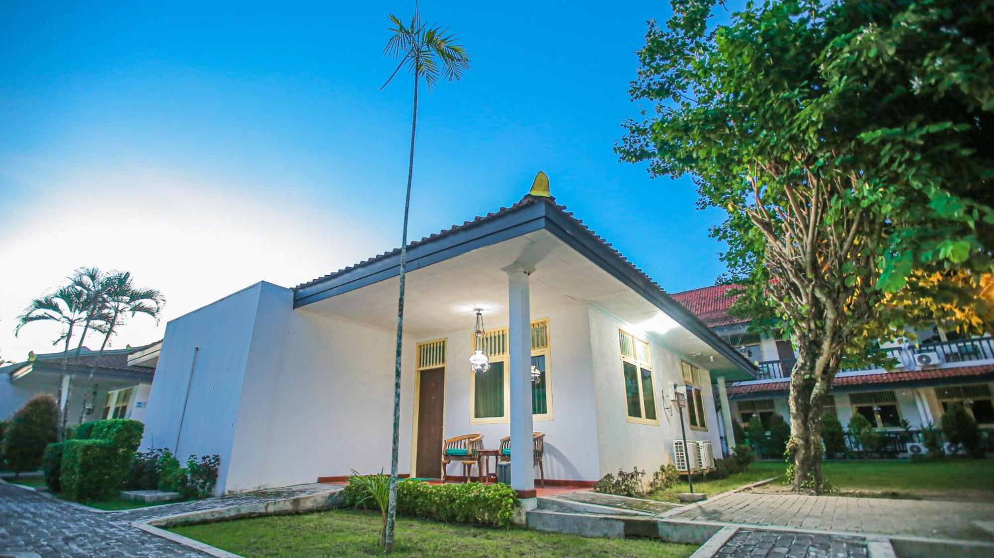 Royal Brongto Hotel Jogjacarta Exterior foto