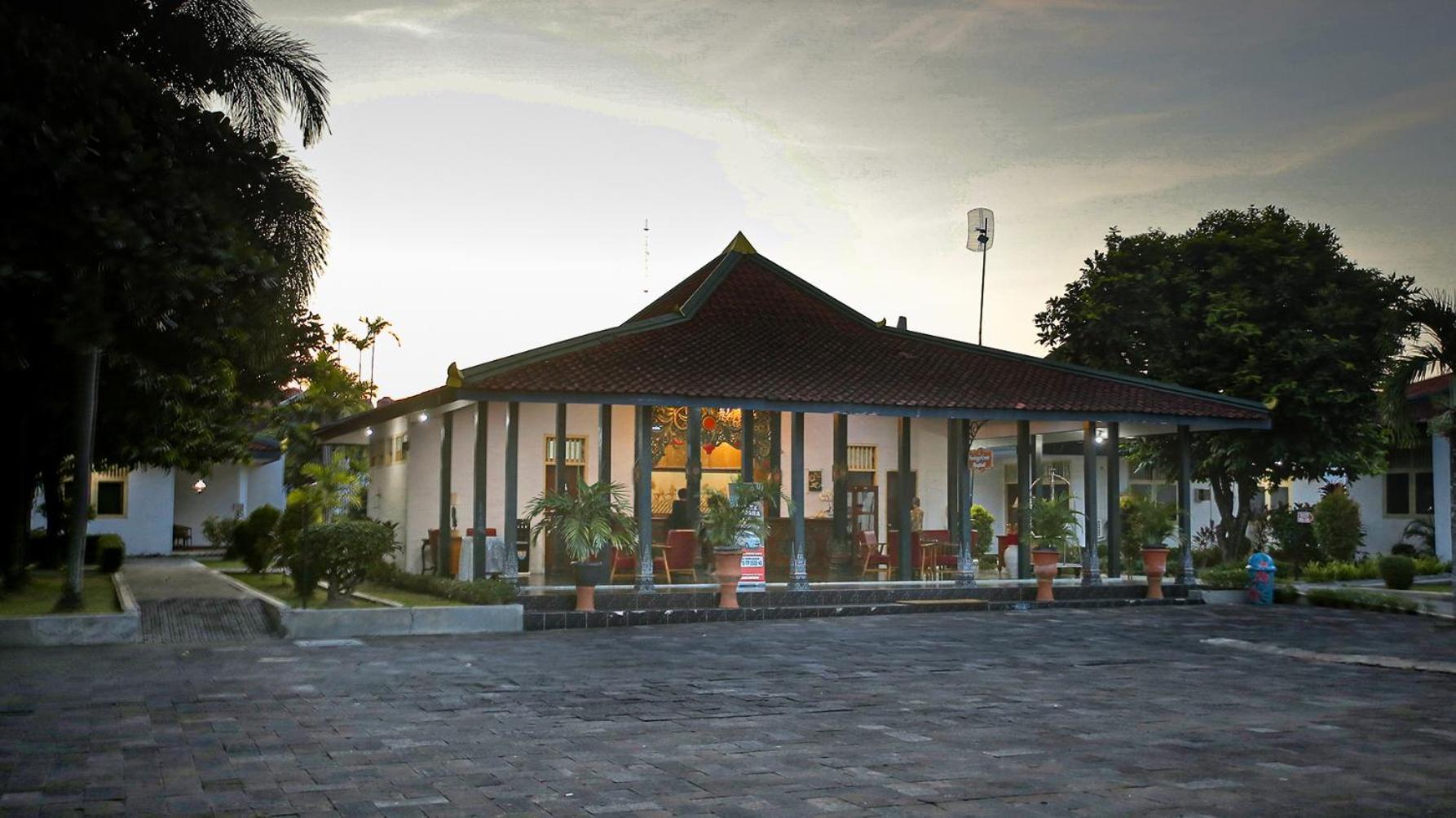 Royal Brongto Hotel Jogjacarta Exterior foto