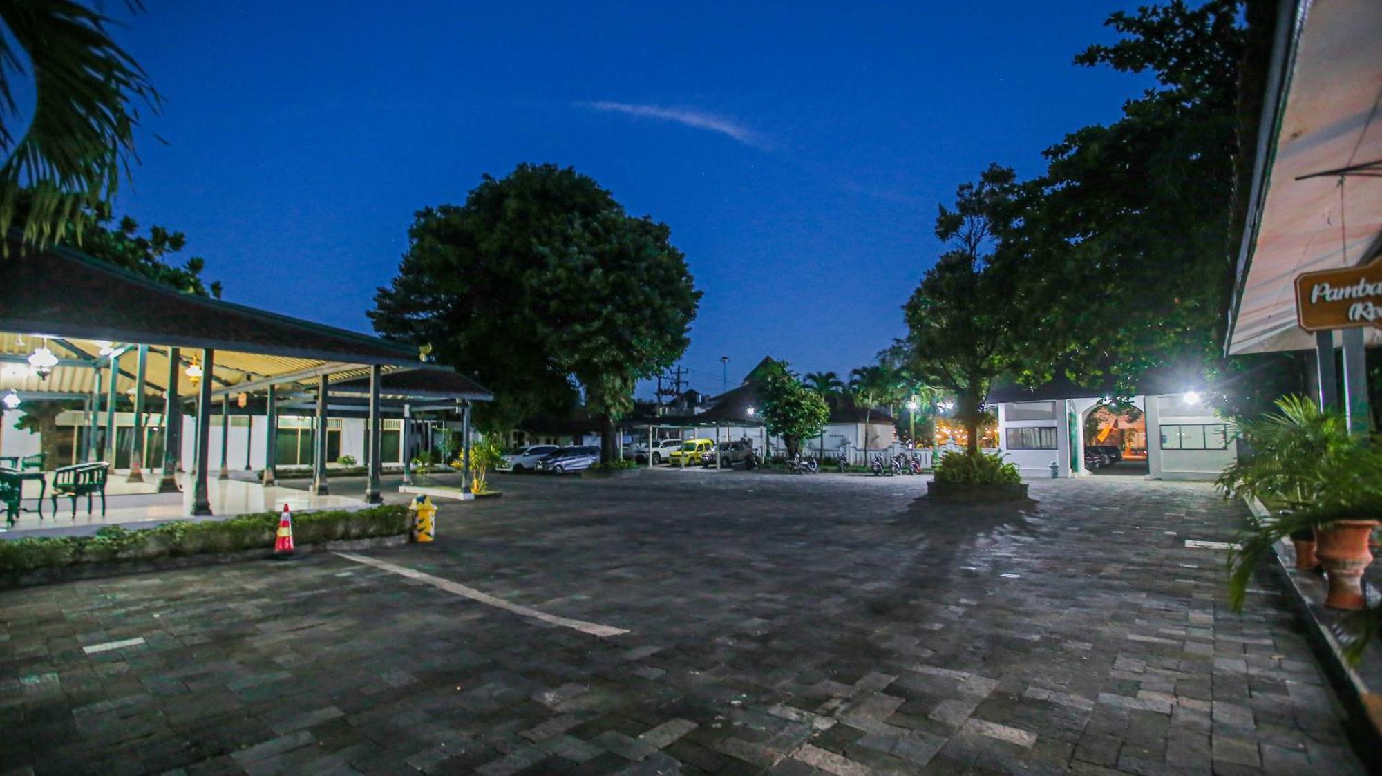 Royal Brongto Hotel Jogjacarta Exterior foto
