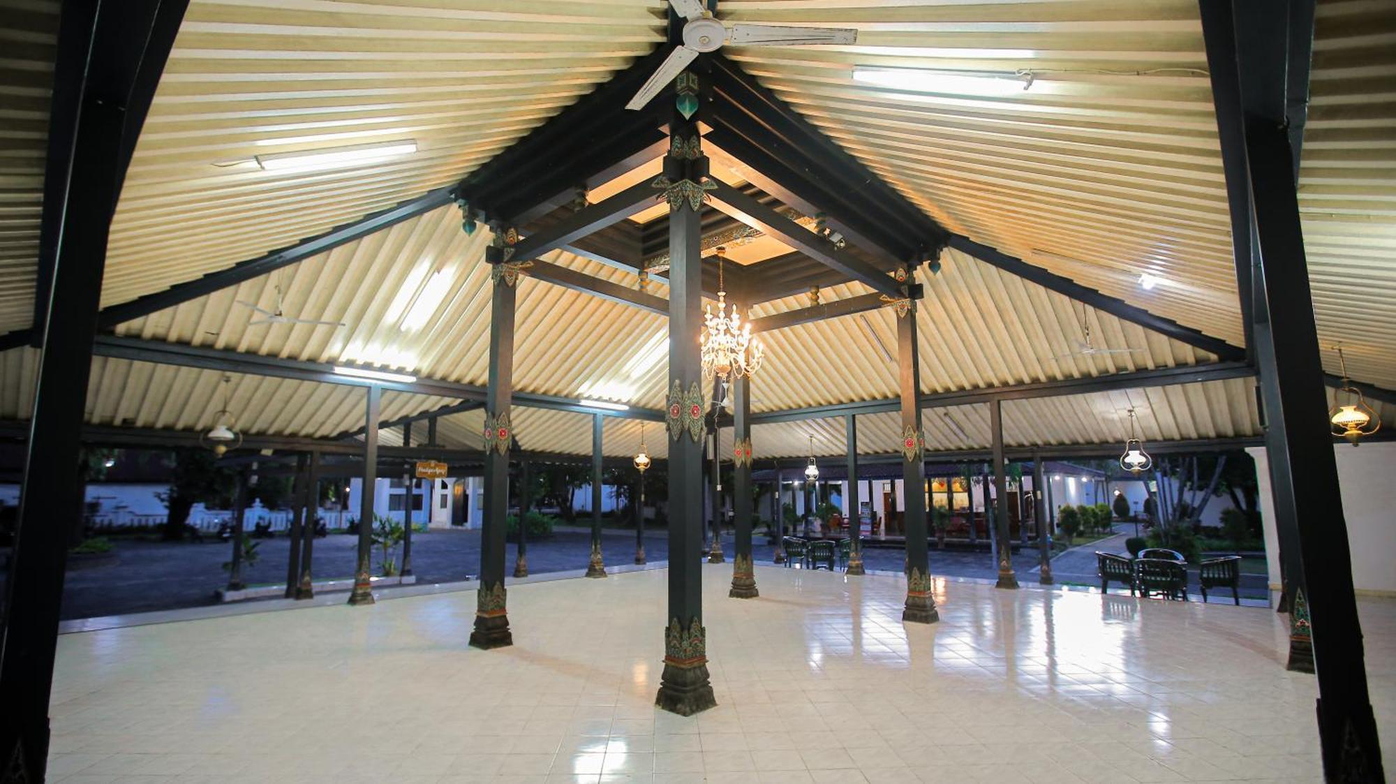 Royal Brongto Hotel Jogjacarta Exterior foto