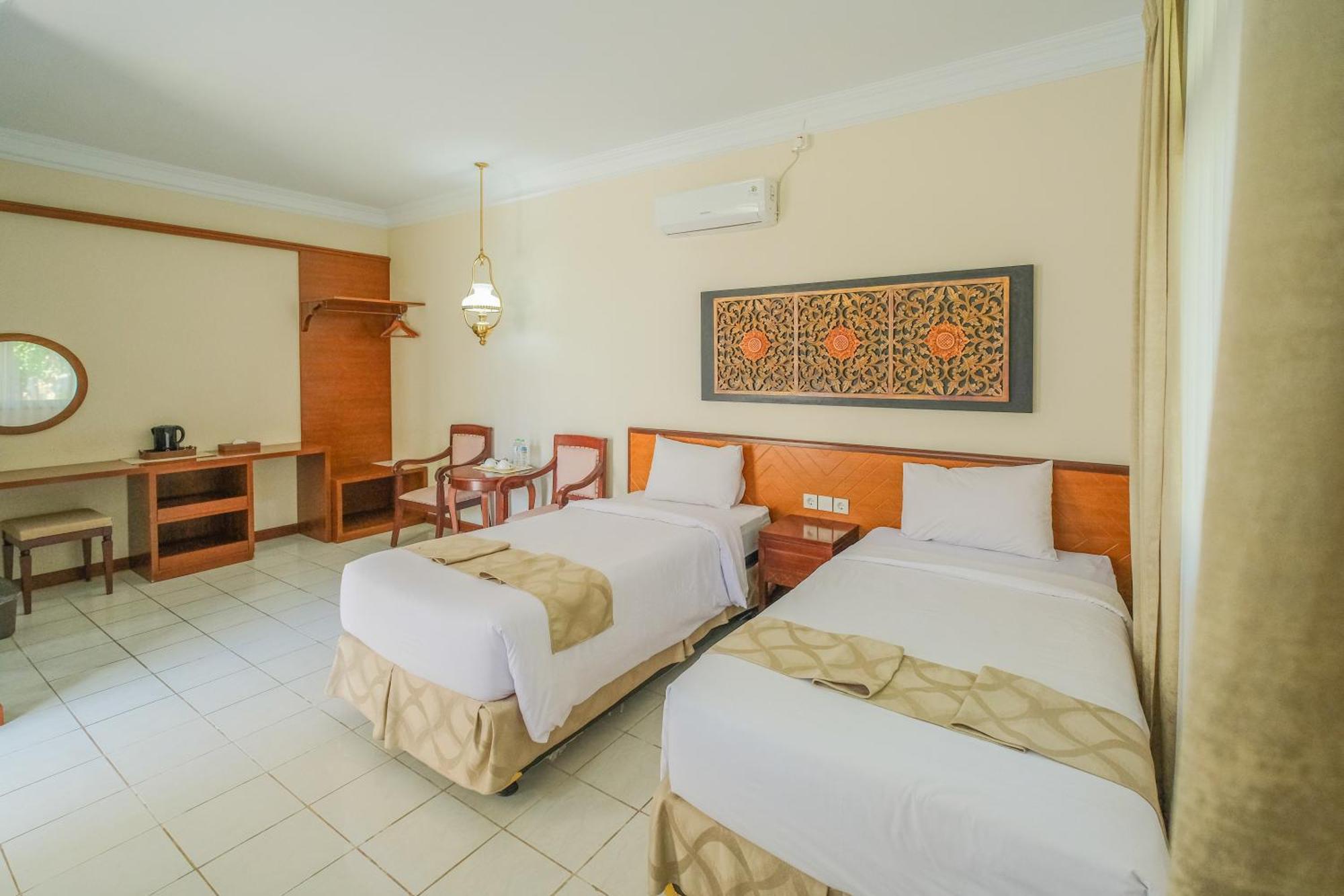 Royal Brongto Hotel Jogjacarta Exterior foto